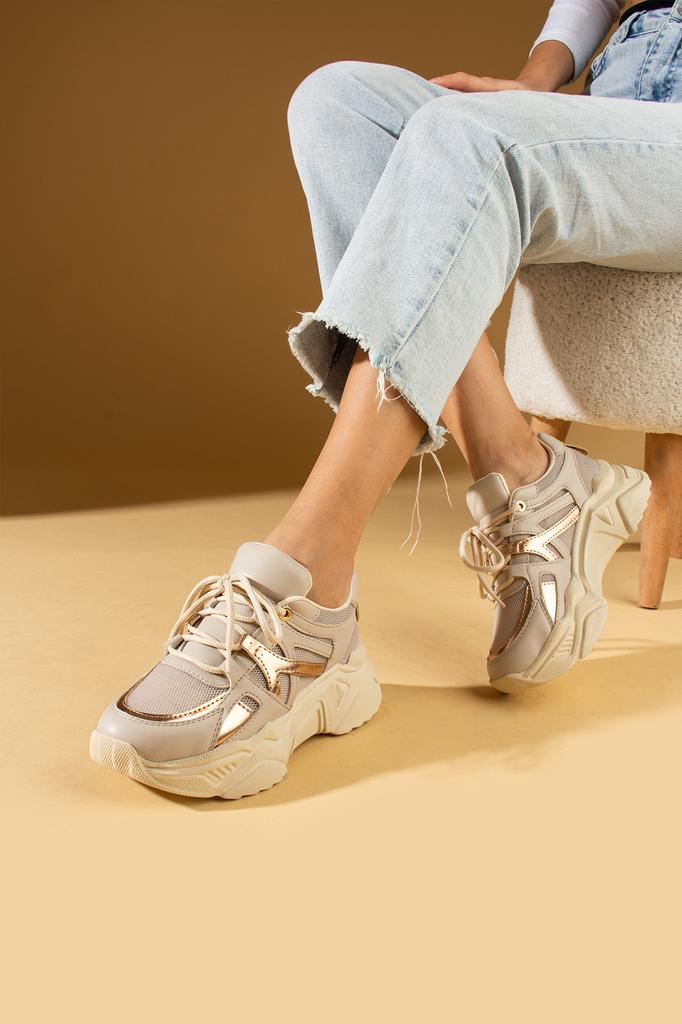 Женские кроссовки на шнуровке с удобной подошвой 36-141-24