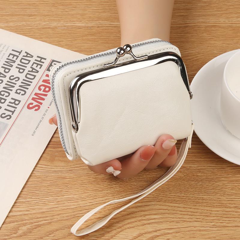 Женский кошелек-клатч: Кошелек на кнопке и отделения для нескольких карт на молнии