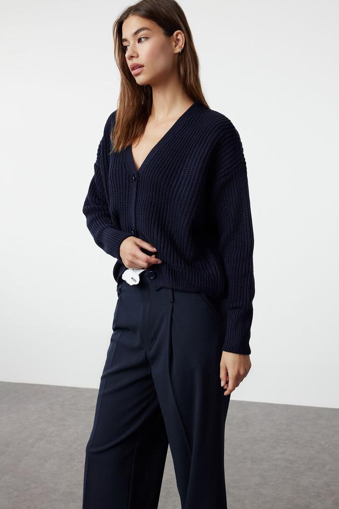 Women's Fashionable Stylish Cardigan Black Wide Fit V-Neck Knitwear Cardigan