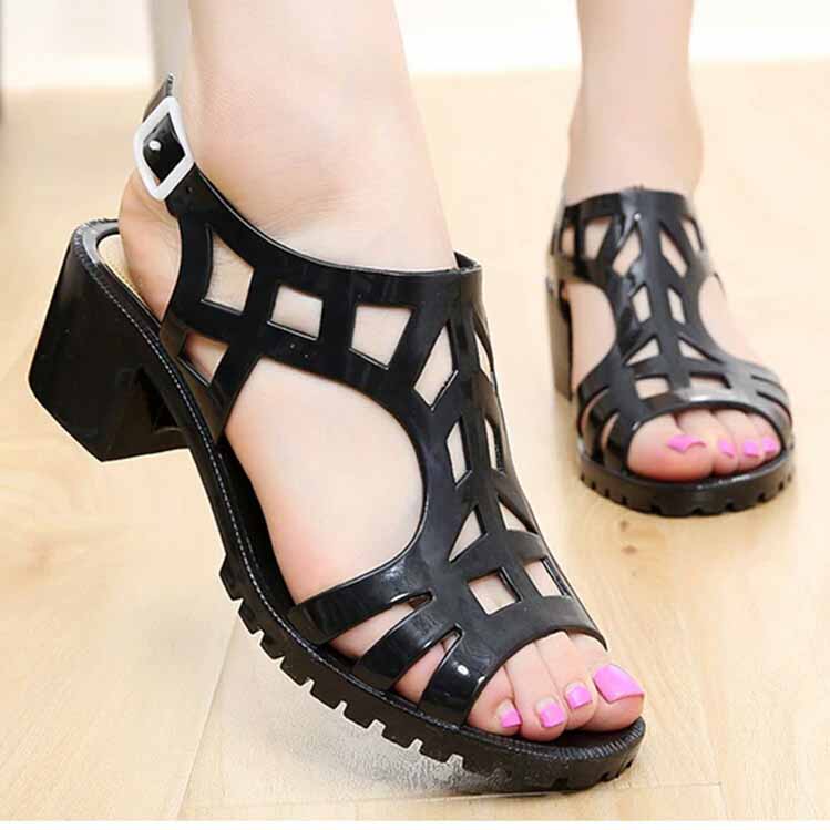 Сверкающие кристаллами босоножки на высоком каблуке. Женские пластиковые прозрачные туфли с открытым носком на толстом каблуке. Европейские и американские летние сандалии на высоком каблуке.