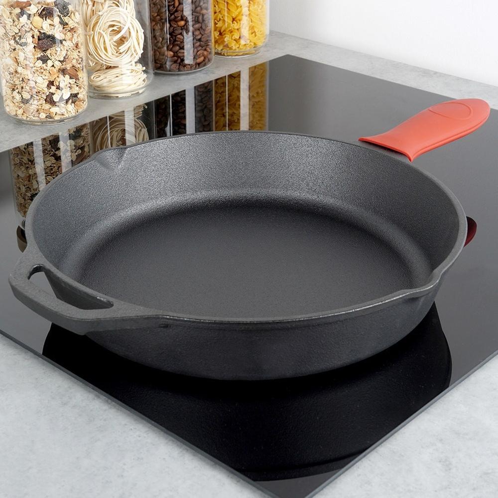 Cast iron frying pan with silicone cover CAST LINE 25 cm
