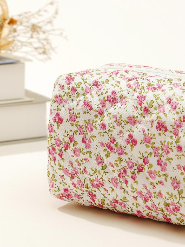 Стеганая хлопковая косметичка Berg Floral - маленькая, с милым цветочным дизайном для хранения в дороге