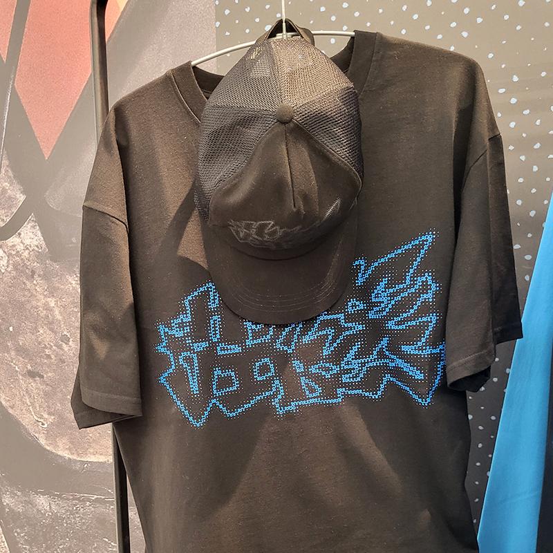 Набор мерча SEVENTEEN HYPE VIBES Pop-Up (Футболка + Кепка + 2 Официальные Фотокарточки)