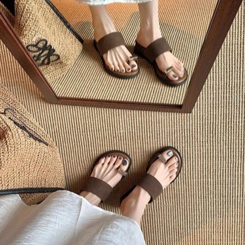 Модные клиновидные тапочки для женщин 2025 Новая мода Платформа-слайдер с перемычкой для пальца Женская обувь Сандалии Женские роскошные плоские тапочки