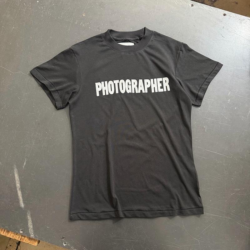 26SS Vintage Washed Black Slim Fit TShirt Unisex Unisex Unisex Couple Simple Cracked Letters Print PHOTOGRAPHER ERL T Shirt Tee