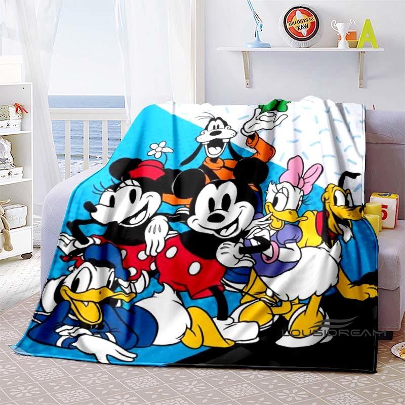 This Donald Duck cartoon print blanket is warm and comfortable, suitable for adults, and is an ideal choice for occasions such