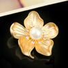 Stylish Vintage Alloy Flower With Pearl Brooch Brooch Brooch Suit Accessories