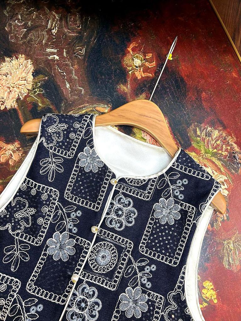 2025 Spring Women's Blue & White Porcelain Embroidered Vest - Sleeveless, Loose Fit