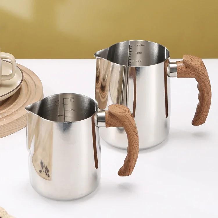 600/900ML Milk Frothing Pitcher with Precise Scale Wooden Handle Dripless Spout Stainless Steel Latte Coffee Cup Coffeeware