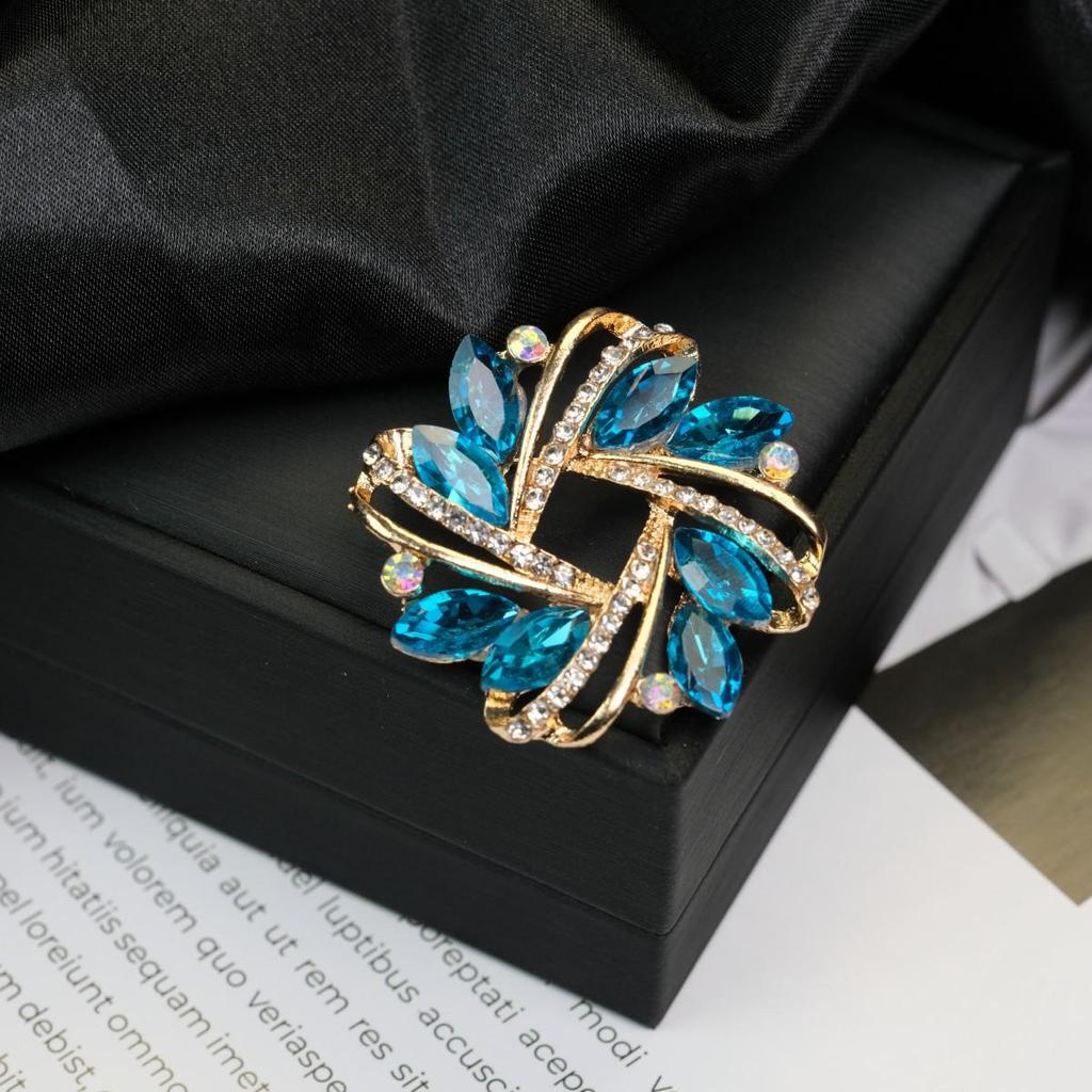 Винтажная брошь-булавка из сплава с цветком, жемчугом и бриллиантами