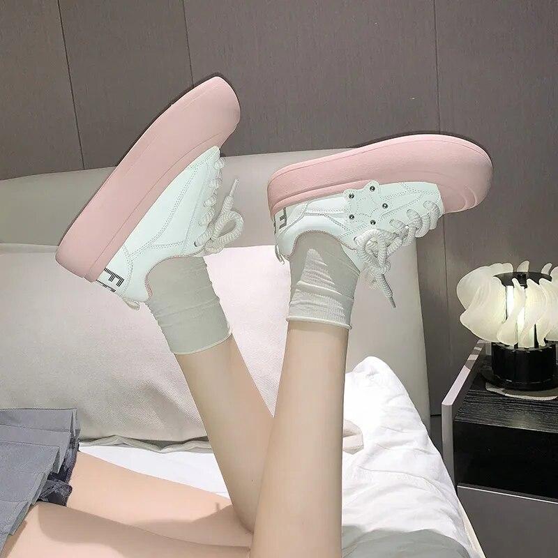 Кроссовки Женская обувь на платформе Спортивная весна Kawaii Lolita Повседневная теннисная женская корзина Черная вулканизированная мода для бега