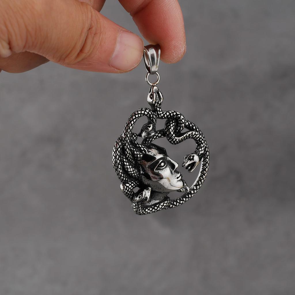 Gothic Medusa Snake Female Pendant Necklace Stainless Steel Men and Women Hip Hop Rock Locomotive Party Necklace Jewelry