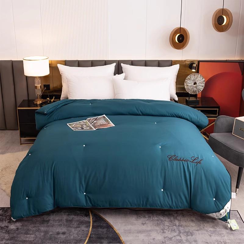 Mulberry Silk Quilt: All-Season Comforter for Spring, Summer, and Winter - Lightweight, Cool, and Thick Options for Air Conditioning and Student Use