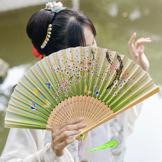 Шелковый складной веер в китайском стиле с кисточками. Элегантное мастерство. Прочная и гибкая бамбуковая кость.