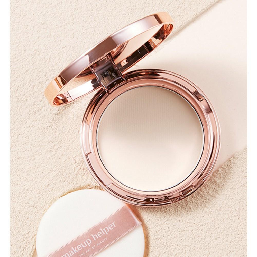 Makeup Helper Art Pact Original Professional Finish 25 г Sweet Sophia x 1 + эксклюзивный набор пуховок, нет. 22 бежевый телесный, 1 набор