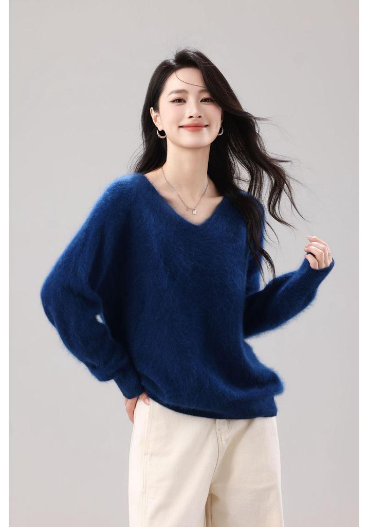 Women's 26-Year Brush V-Neck Sweater: 5% Cashmere, 5% Silk, 90% Australian Wool - Seamless and Versatile
