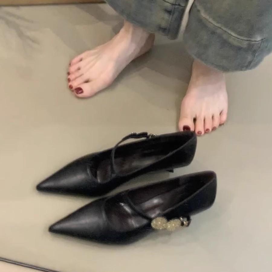 Версия из мягкой кожи~ заостренный темперамент металлическая пряжка ремешок с перемычкой туфли на высоком каблуке с открытым верхом и низким каблуком французские повседневные черные одинарные туфли женские