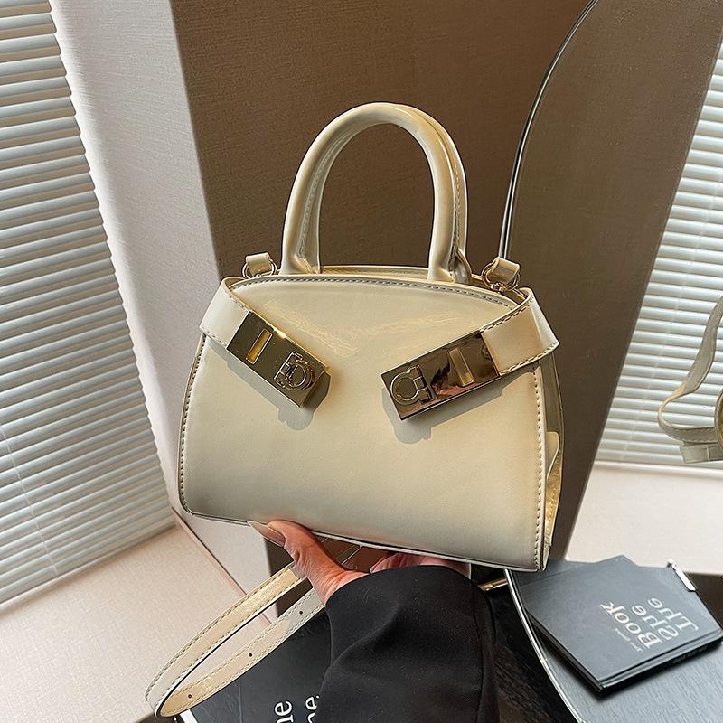Small bag women's summer versatile new fashion simple messenger bag portable small square bag