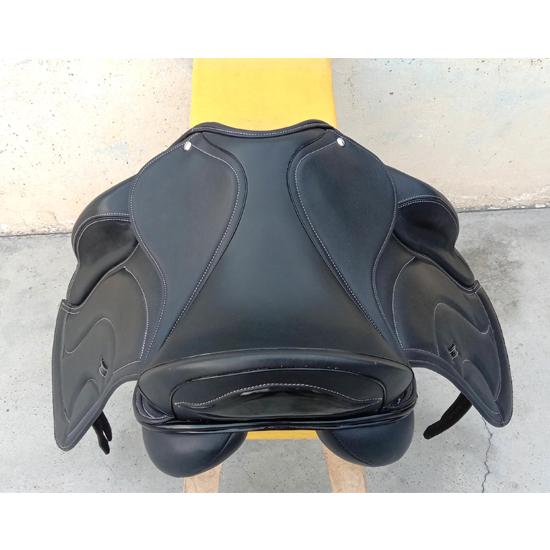 Кожаное выездковое седло с монокрылом и сменными вставками, размер 17", 17,5", 18"