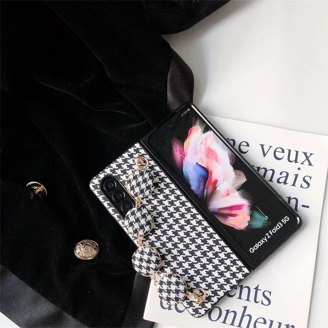 Woman Lattice Pattern Cloth Bracelet Phone Cover For Samsung Galaxy Z Fold 3 5g Zfold 4 Houndstooth Printed Pu Leather Hard Case