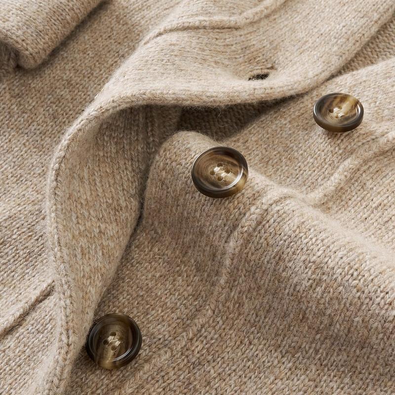 Женский кардиган с V-образным вырезом, косами и поясом