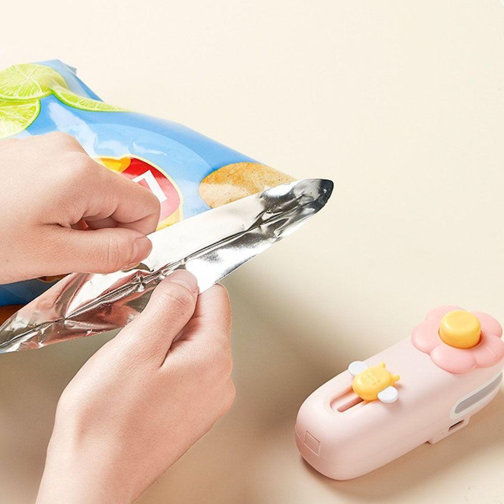 Handheld Heat Sealer Bottom Magnet Food Sealer Clip Portable Heat Vacuum Sealer for Kitchen