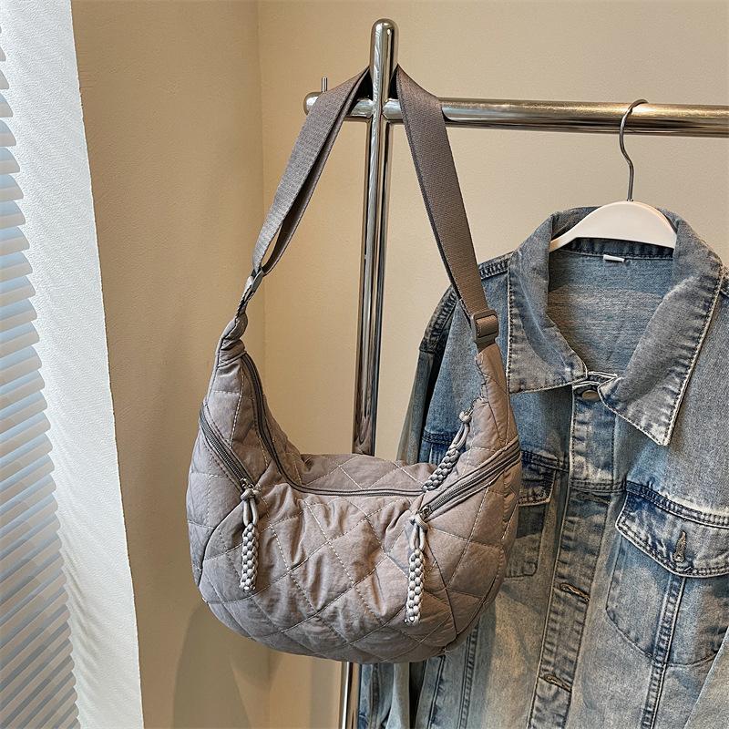 Large Capacity Cotton Clothes Bag Women's 2025 Autumn and Winter New Popular Fashion Canvas Light Commuting Shoulder Dumpling Women's Bag