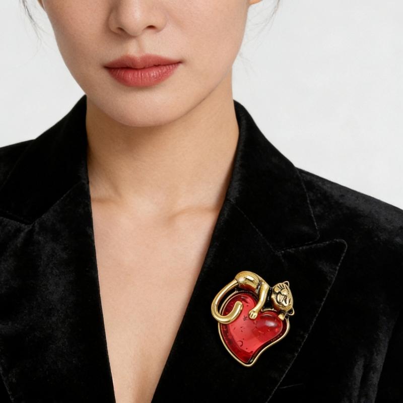 Lovely Animal Heart Enamel Brooch Cartoon Corsage Pin Fashion Decoration for Puss Lovers Gift Alloy Jewelry