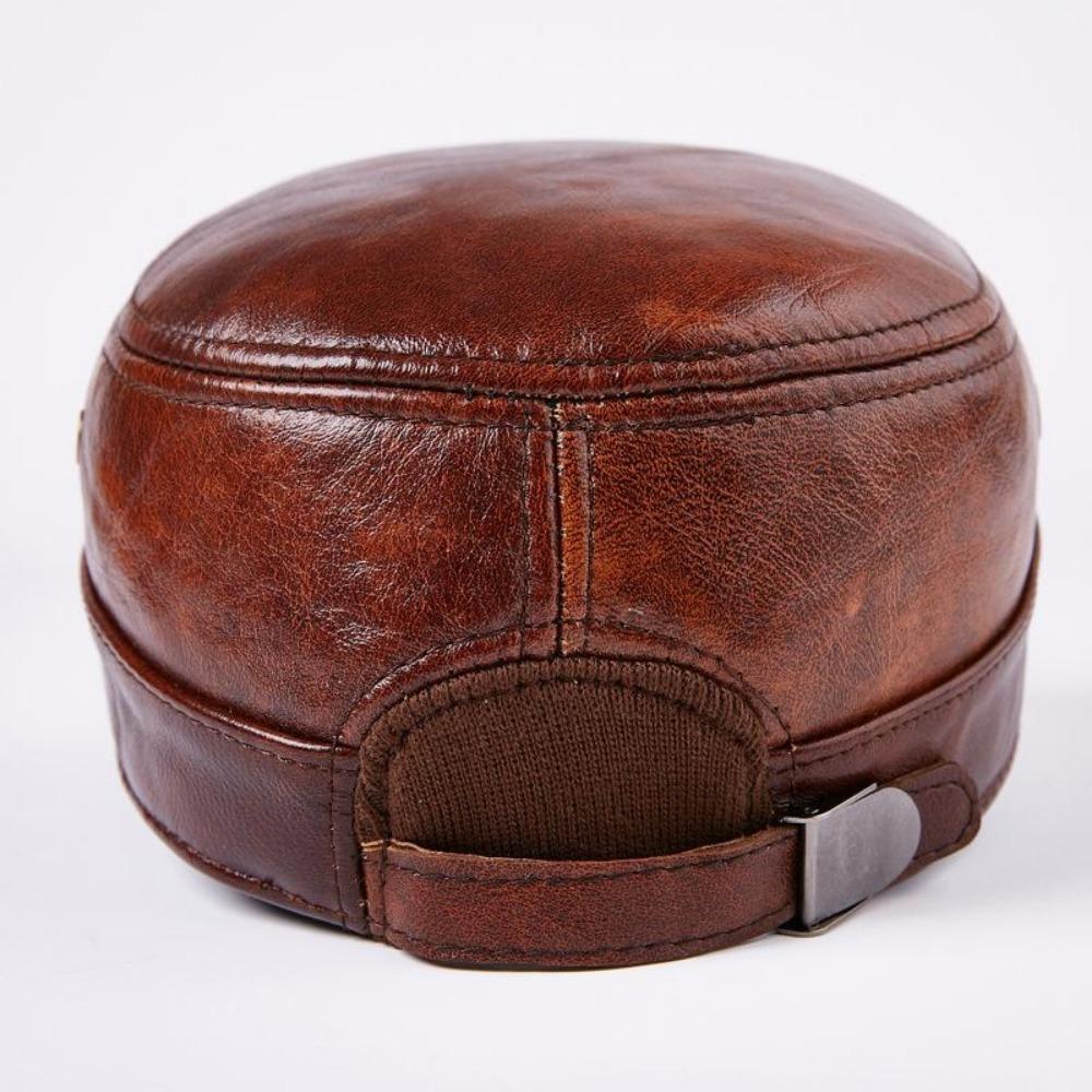 Кожаная бейсболка. Первый слой. Кепка из коровьей кожи с плоским верхом. Теплые уши осенью и зимой.