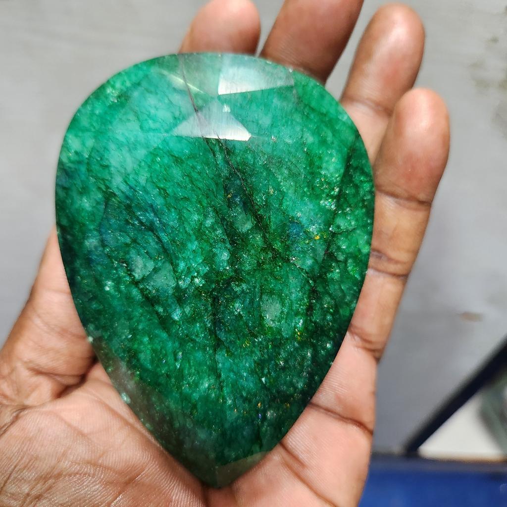 1800 Cts Natural Big Size Pear Cut Green Emerald Loose Earth Mined Gemstone