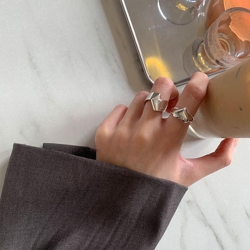 Chic 925 Silver Folded Heart Ring For Men And Women With Eye-catching Style