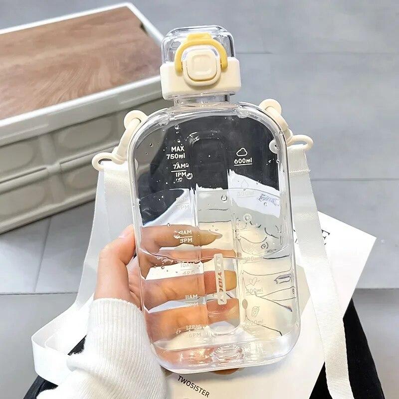 Плоская квадратная прозрачная бутылка для воды, портативная дорожная столовая с регулируемым ремешком, элегантная тонкая бутылка для спорта, кемпинга