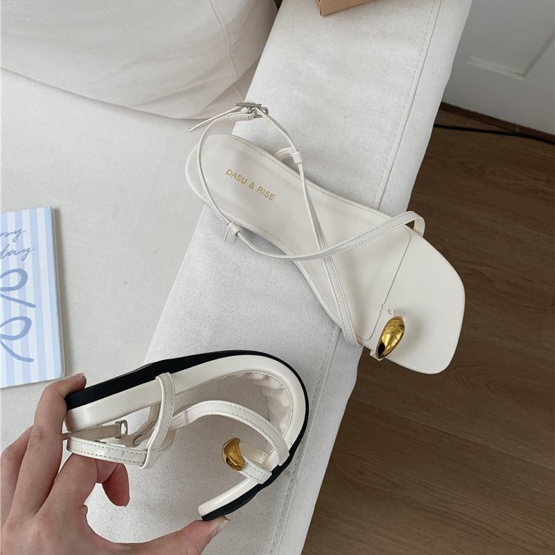 Fashion Bailamos Brand Design Women Flat Sandals Clip Toe Leisure Outside Beach Shoes for Lady Fashion Metal Decoration Summer Slides Mu