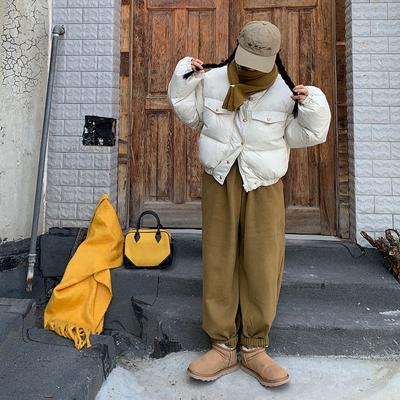 Короткий пуховик со стойкой женский 2025 зимняя мода золотая пряжка для тепла, маленький человек выглядит стройным, пуховик-хлеб из белого утиного пуха трендовый