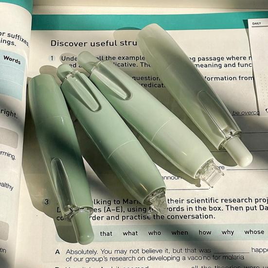 4 шт. Двусторонние клейкие ручки Легкое нанесение Клейкие ручки Мгновенное склеивание Клей-карандаш Ролик Портативные принадлежности для скрапбукинга