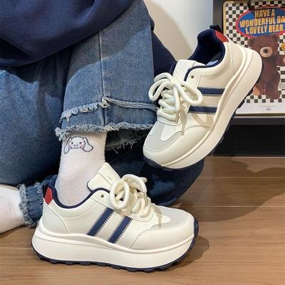 Спортивная и повседневная обувь женская 2025 весна и осень новая модная низкая универсальная обувь для папы нишевая в зарубежном стиле верхняя одежда белая обувь