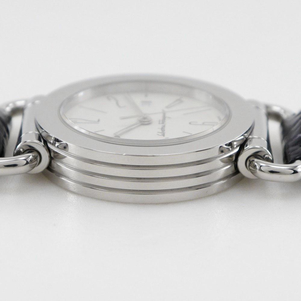 Salvatore Ferragamo Часы белый циферблат Нержавеющая сталь/кожа Кварцевые Аналоговый дисплей Женские Б/у