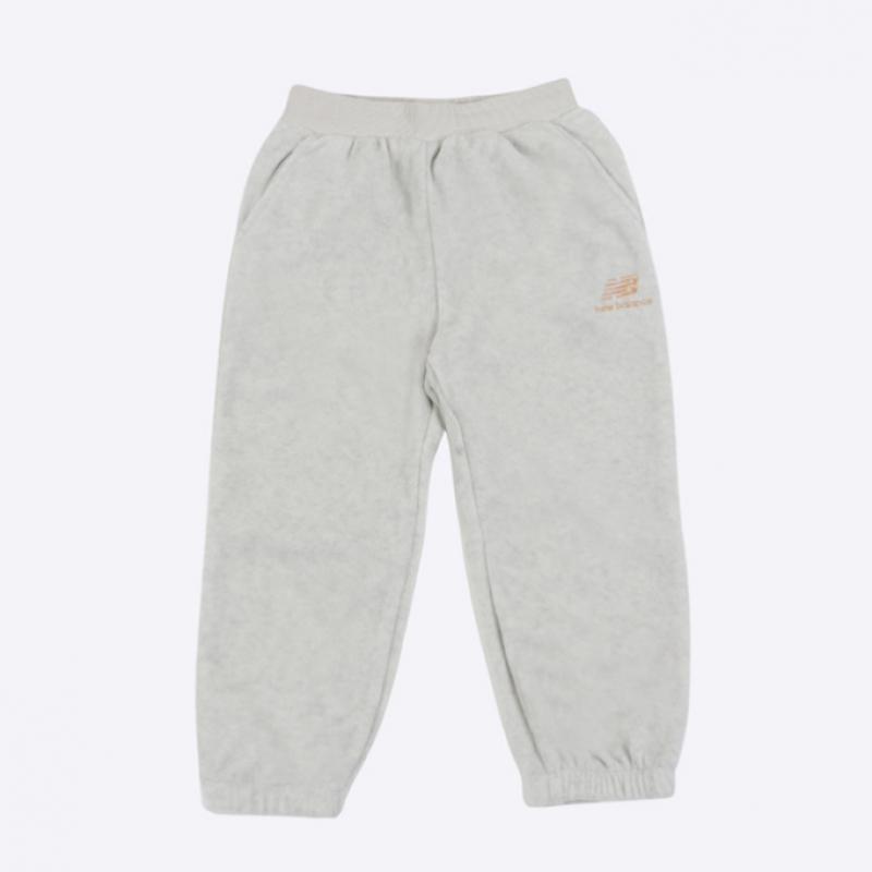 New Balance Детский флисовый тренировочный комплект бежевого цвета