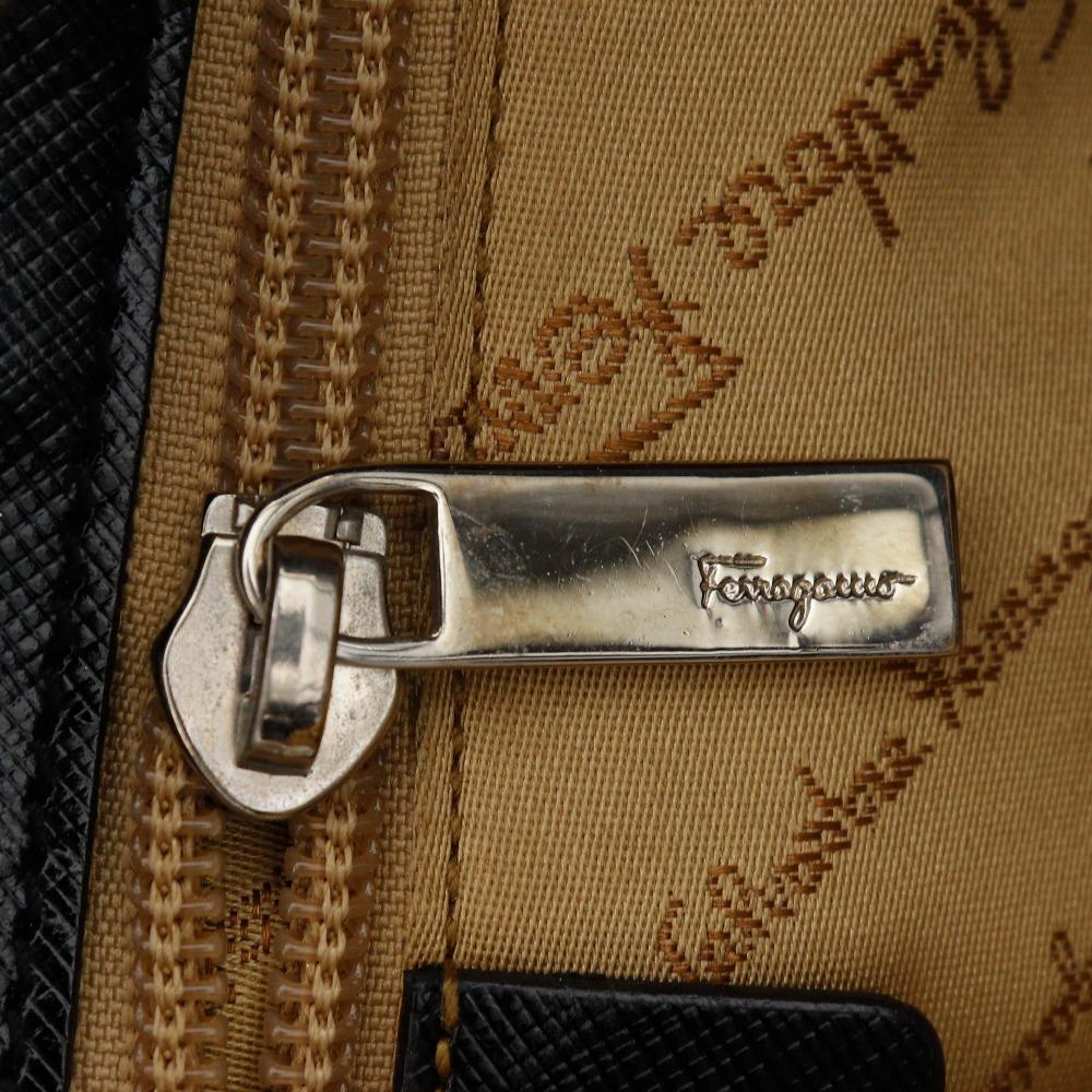 Salvatore Ferragamo Сумка-тоут Gancini DY-21 7814 черная Телячья кожа Женская Б/У