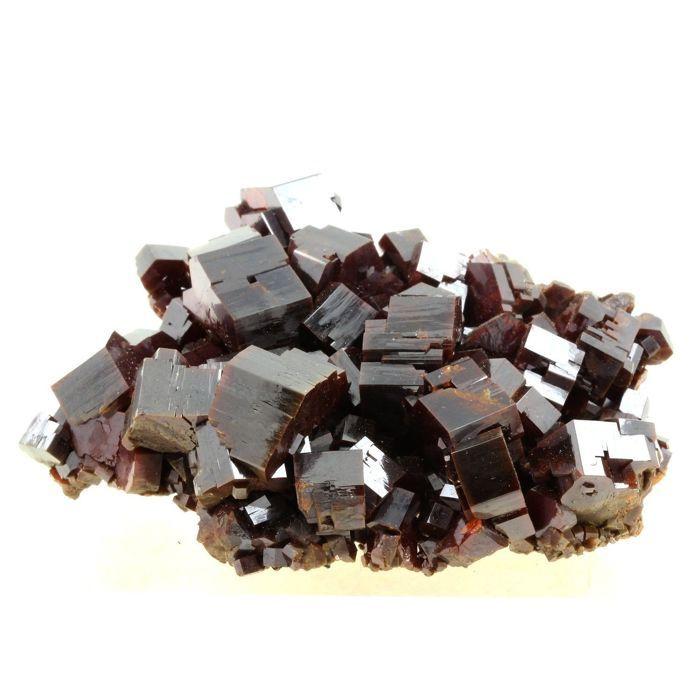 Pierres et Minéraux. Vanadinite. 1320.0 ct. Mibladen Mining District, Midelt, Maroc.