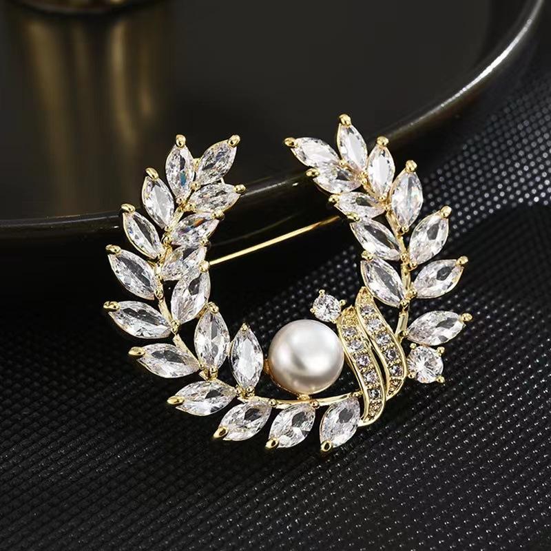 Small Niche Design High-end Brooch Olive Branch Temperament Brooch Fashionable Coat Accessories
