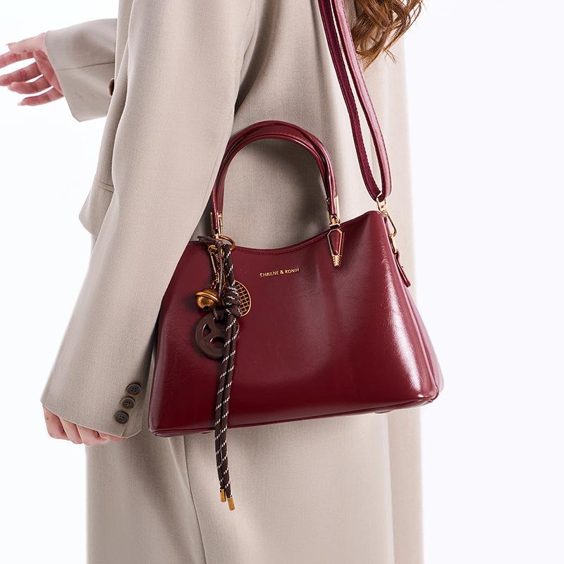 Red bag 2025 new light luxury versatile mother wedding bag practical messenger handbag mother-in-law wedding bag