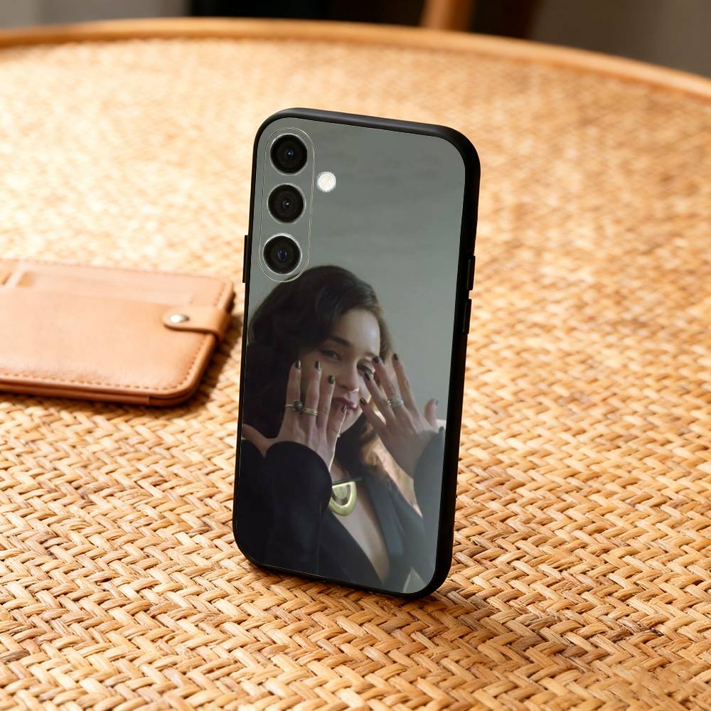 Чехол для телефона с актрисой Эмилией Кларк для Samsung A73, A21s, A22, A31, A32, A52, A53, A71, A80, Мягкий черный корпус