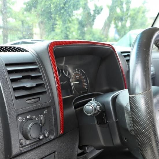 Красная накладка-стикер на панель приборов из карбона для Hummer H3 2005-09