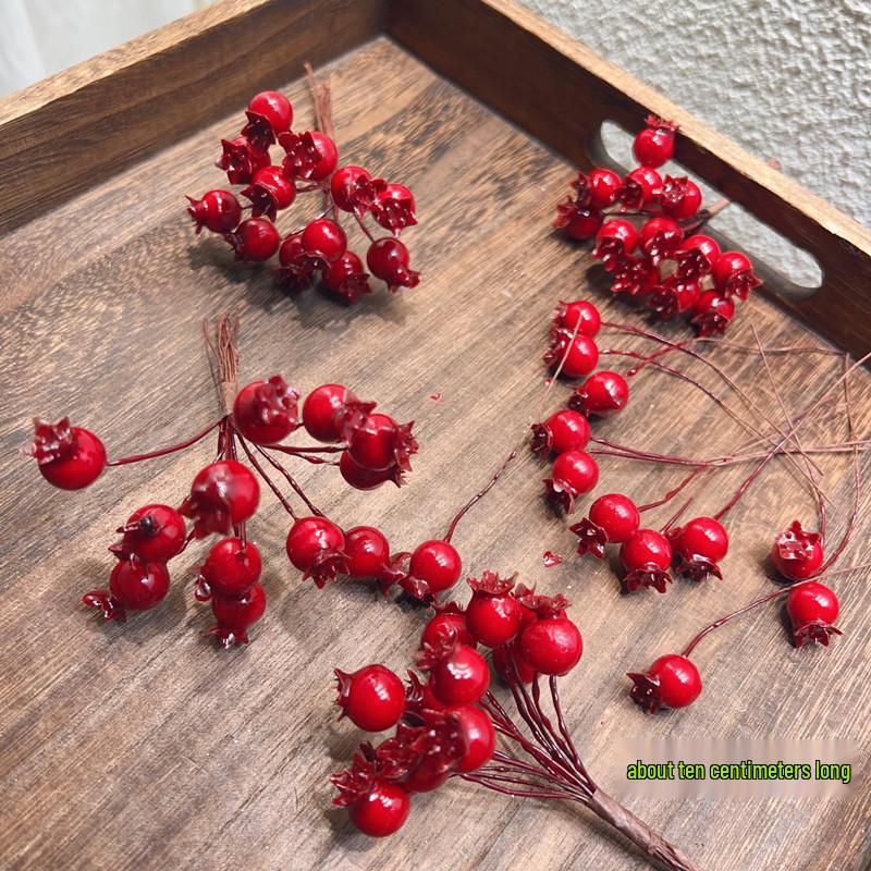 Natural Dried Pine Cones for Christmas Tree Decoration, Photography Props, Floral Wreaths, and Bouquets.