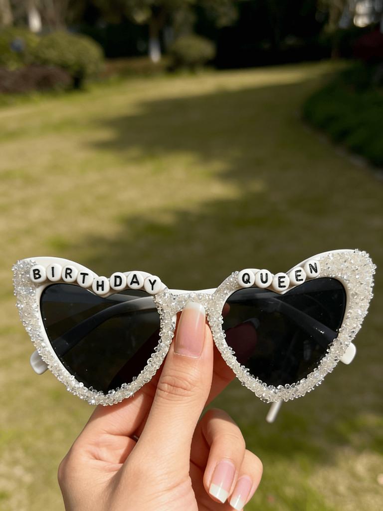 2026 Glitter Heart Sunglasses For Women Birthday Girl Bride To Be Letter Decor UV400 Protection Party Shades KJ196