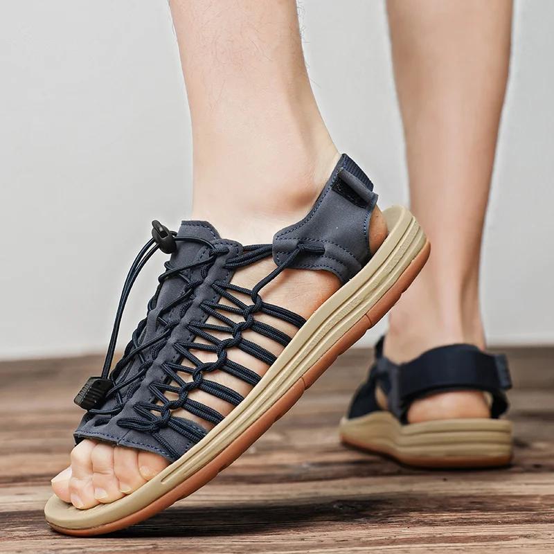 Модные летние мужские сандалии в британском стиле, повседневные кожаные, для улицы, на плоской подошве, дизайнерские, удобные, дышащие, с мягкой подошвой, пляжная обувь для ходьбы