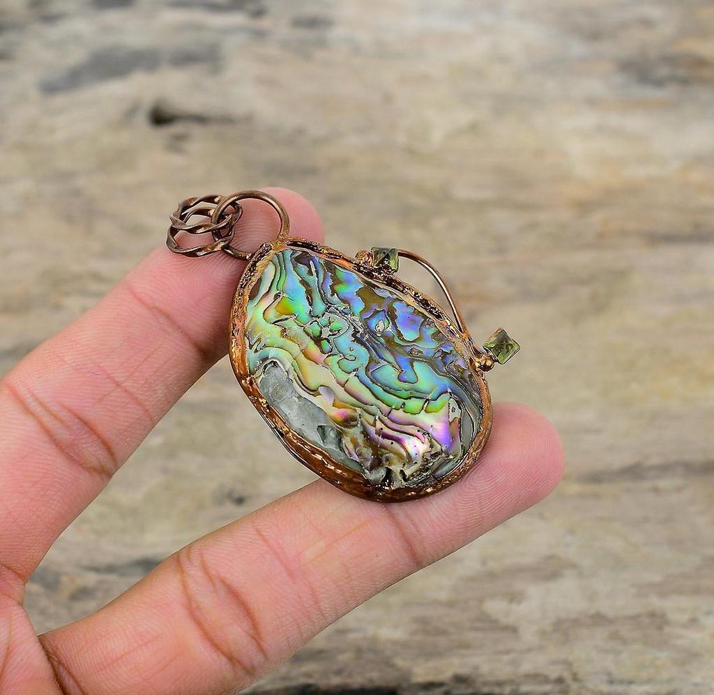 Подвеска из ракушки морского ушка, медный кулон, гальванопластика, ювелирные изделия ручной работы, кулон с драгоценным камнем, перидот, подарок на годовщину, медные ювелирные изделия