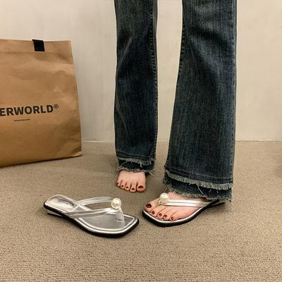 Модные резиновые шлепанцы тапочки женские летние с бусинами на перемычке слайды женская обувь модные гавайские 2025 пляжные мягкие роскошные плоские сандалии