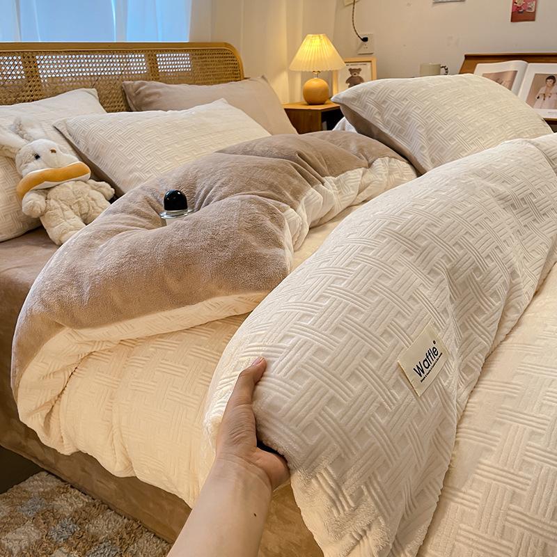 Двусторонний утолщенный молочный коралловый флис, комплект из четырех предметов для кровати, флисовый пододеяльник, коралловая фланелевая простыня, постельное белье